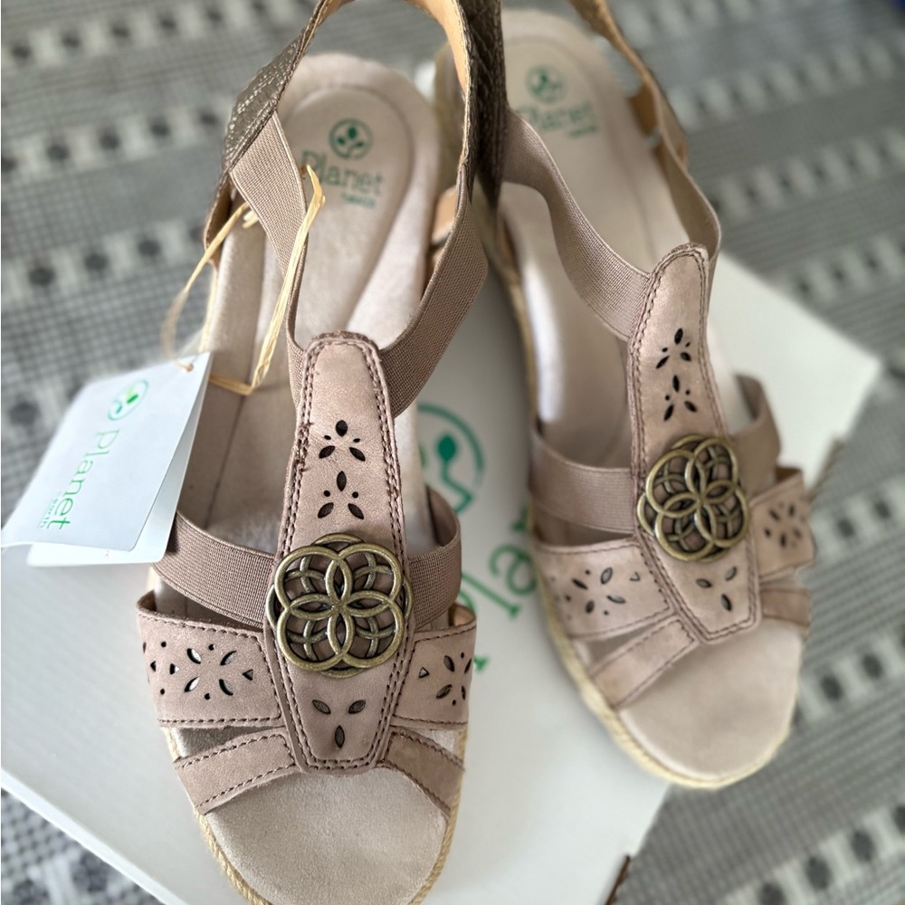 Planet by Earth Nikita Women's Beige Slingback Sandals leather